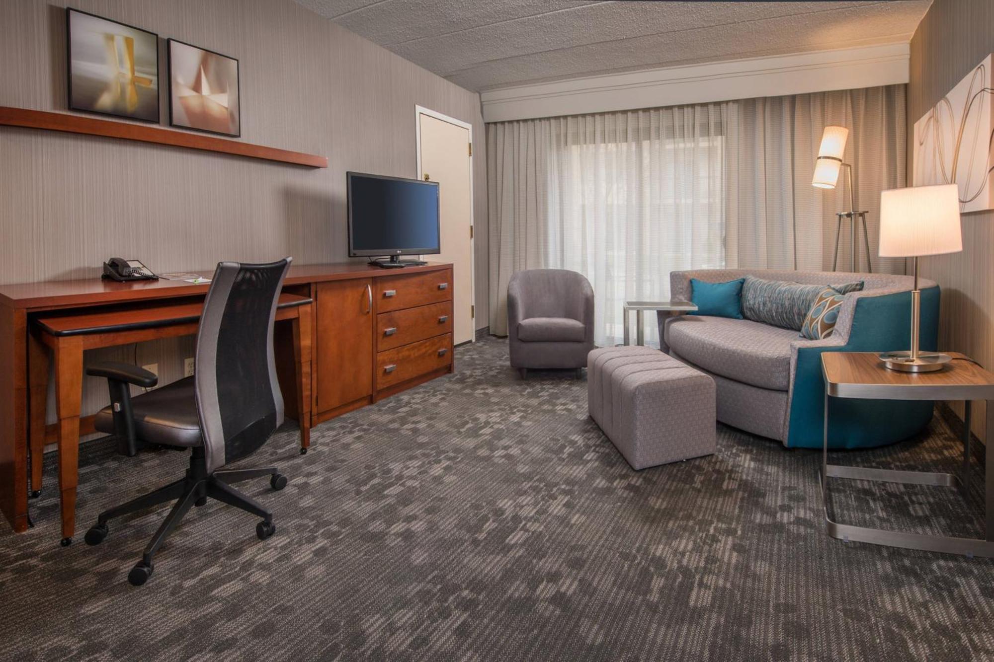 Courtyard By Marriott Fairfax Fair Oaks Hotel Esterno foto